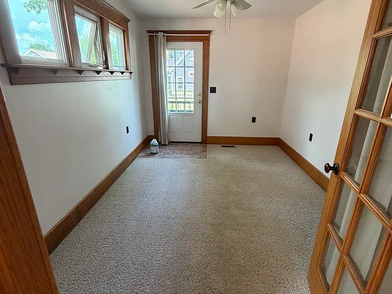 139 Leslie St — Photo 9