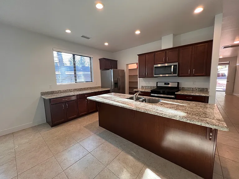 2424 S Luginbuhl St — Photo 11
