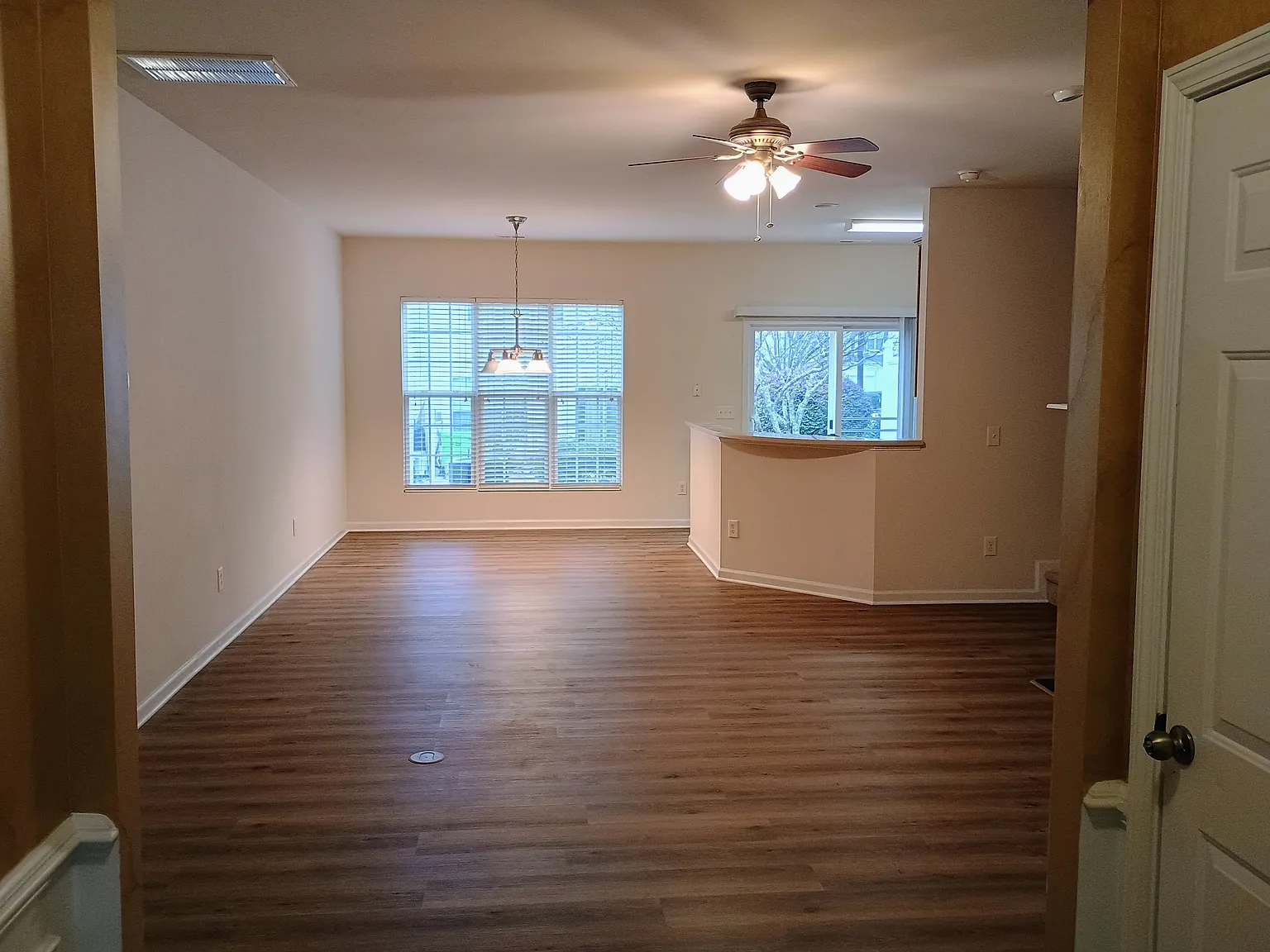 3 bed, 2.5 bath, 1564 sqft, $1,850 — Photo 3