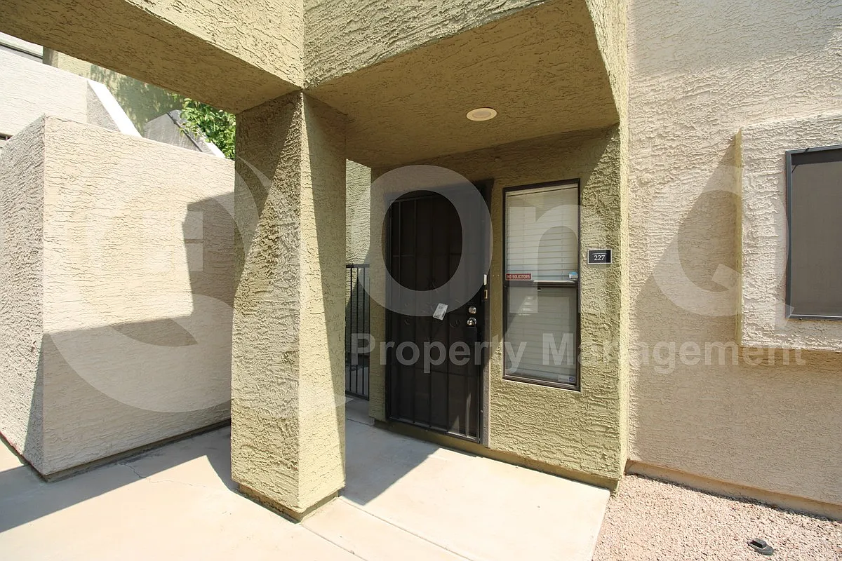 2 bed, 2.0 bath, 1026 sqft, $1,799 — Photo 2
