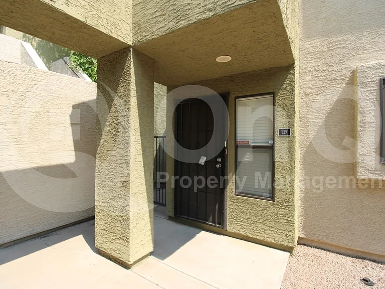 4201 N 20th St #227 — Photo 2