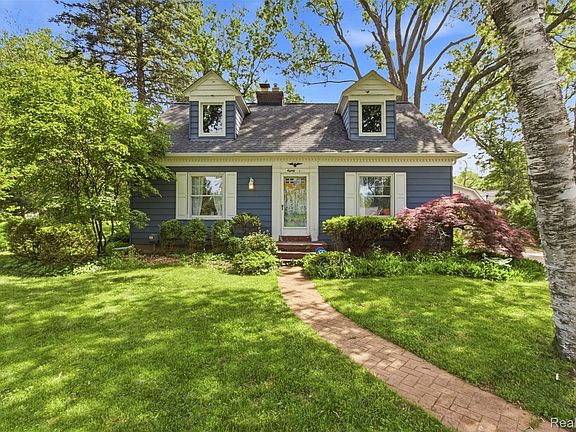 4th image of 85 Hill Circle Dr