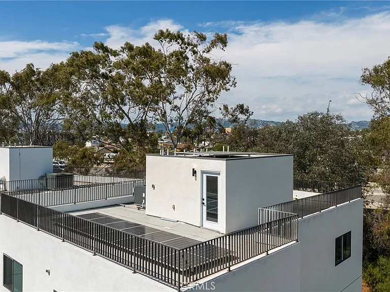 2517 Alsace Ave #1/2 — Photo 9