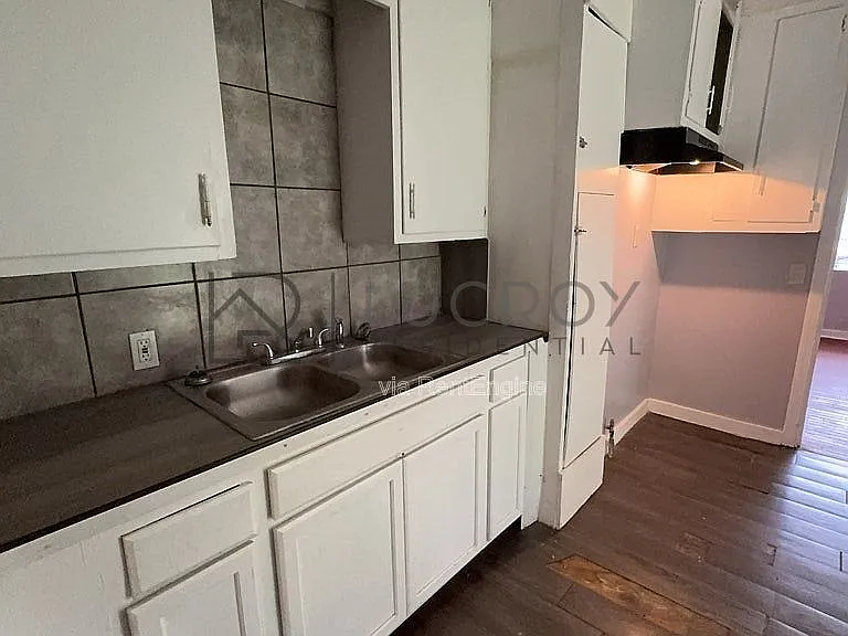 2829 Comfort St — Photo 4