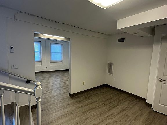 5th image of 610 Lindsay St #610