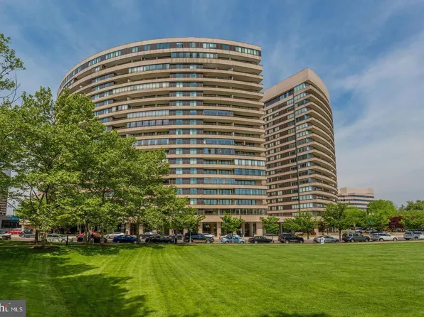1300 Crystal Dr APT 403S, Arlington, VA 22202