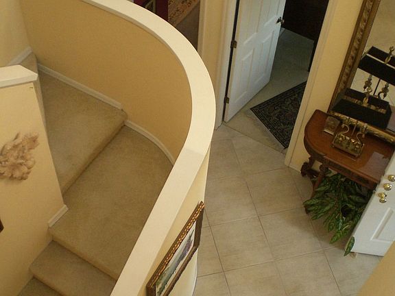 Dramatic 28' entry with skylight.