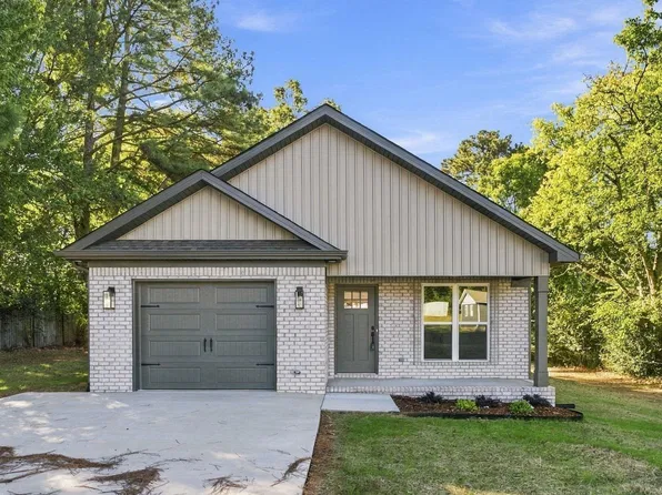 104 Pleasant Ridge Dr, Florence, AL 35633
