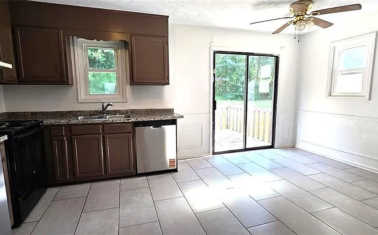 805 Arbor Hill Dr — Photo 3