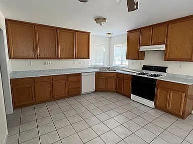 2nd image of 1041 Scott St SE #2