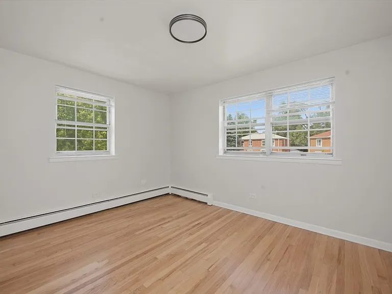 1725 Howard Ave #201 — Photo 4