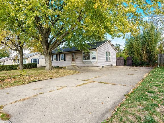 2nd image of 2761 E Dorothy Ln