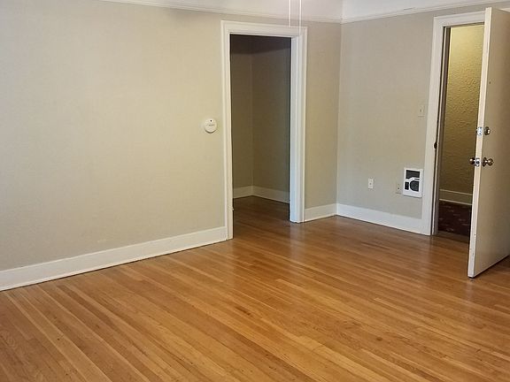 2nd image of 3334 SE Hawthorne Blvd APT 204