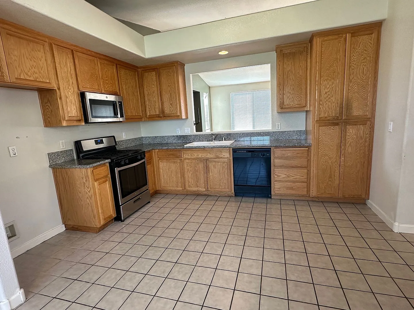 Modern 1 Story Home in Desirable Area — Photo 3