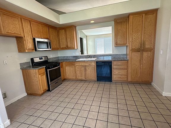 3rd image of 3527 Griffith Dr