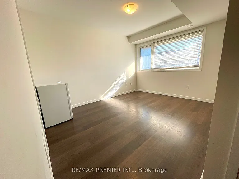 3922 Major Mackenzie Dr W — Photo 4