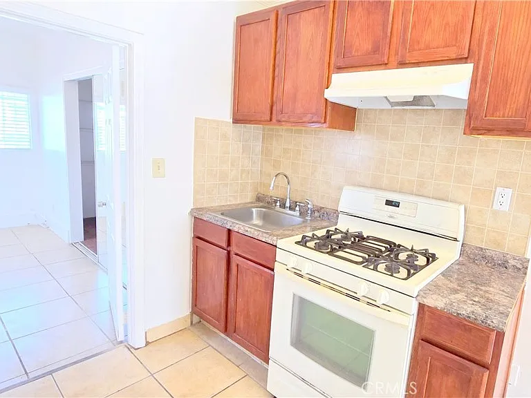 660 N Mountain View Ave #B — Photo 3
