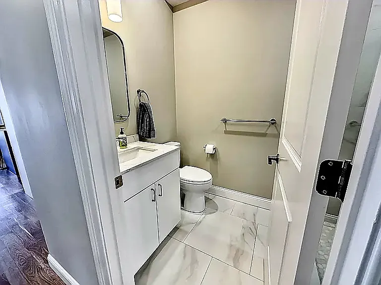 40 Waverly St — Photo 9