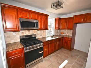 13421 232nd St, Springfield Gardens, NY 11413