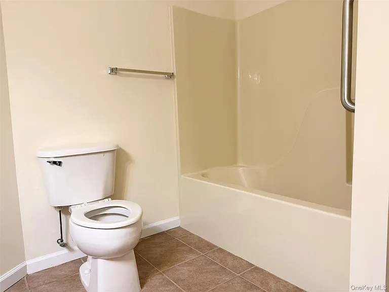 105 N Montgomery St #B2-7 — Photo 6