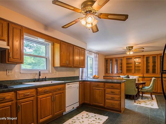 5th image of 138 Matterhorn Rd