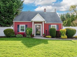 85 Hilltop Rd, Levittown, NY 11756