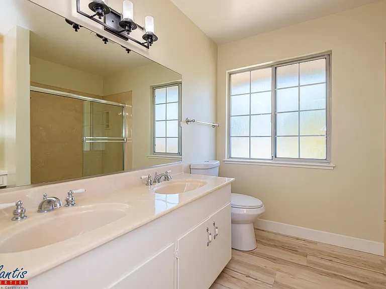 2566 Fairglen Dr — Photo 19