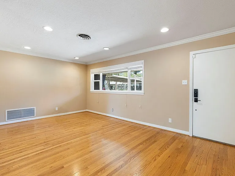 1802 Turnpike Rd — Photo 6