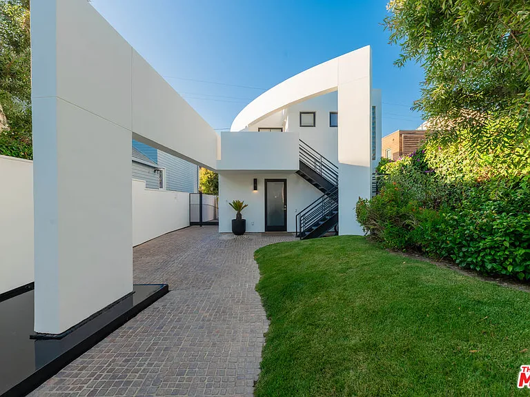 23754 Malibu Rd — Photo 45