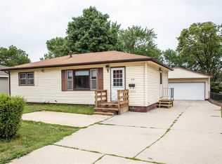 1213 E Ridgeway Ave, Waterloo, IA 50702