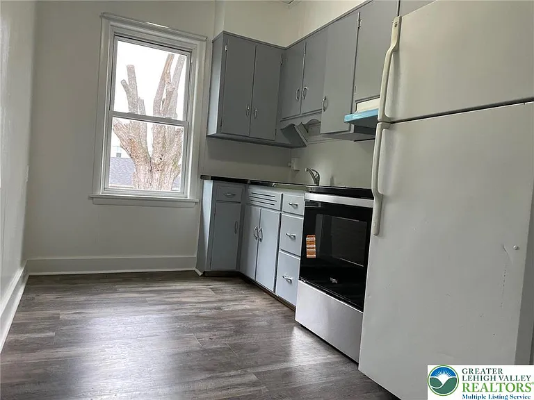 137 S 17th St — Photo 10