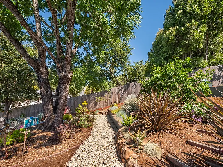 2667 San Carlos Ave — Photo 21