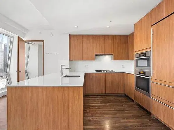 400 Fifth Avenue image 1 of 15