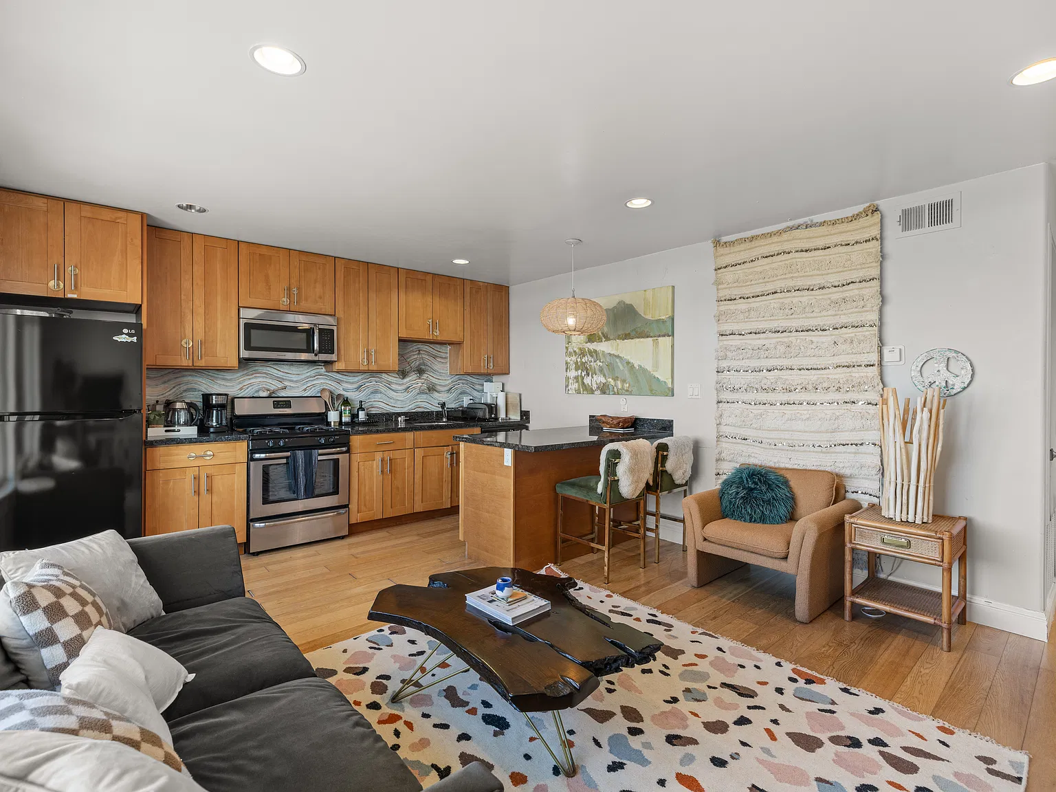 2 bed, 738 sqft, $4,850 — Photo 4