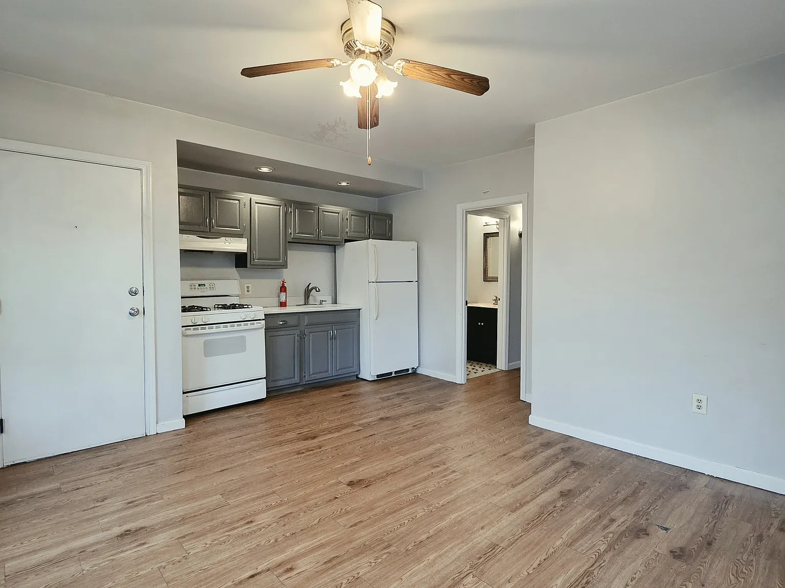 15 Albertina St — Photo 2