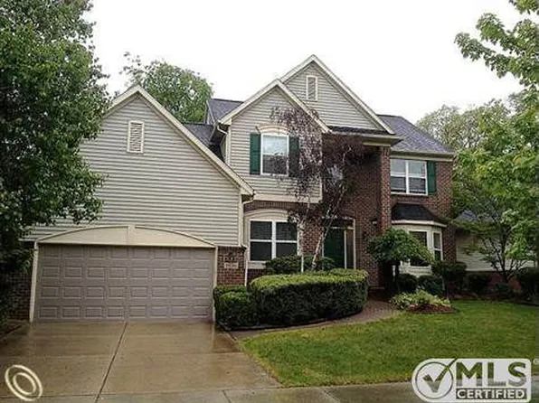 29246 Autumn Rdg, Farmington Hills, MI 48334