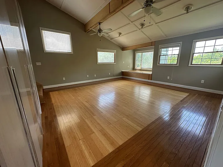 440 Aurora Ln — Photo 11