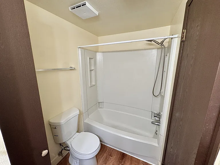 4501 Boardwalk Dr #M — Photo 11