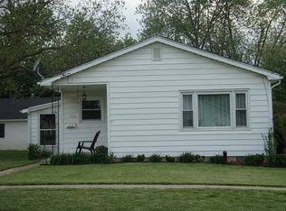 505 N Maple St, Mount Sterling, IL 62353