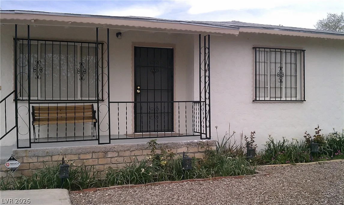 2 bed, 1.0 bath, 870 sqft, $1,250 — Photo 2