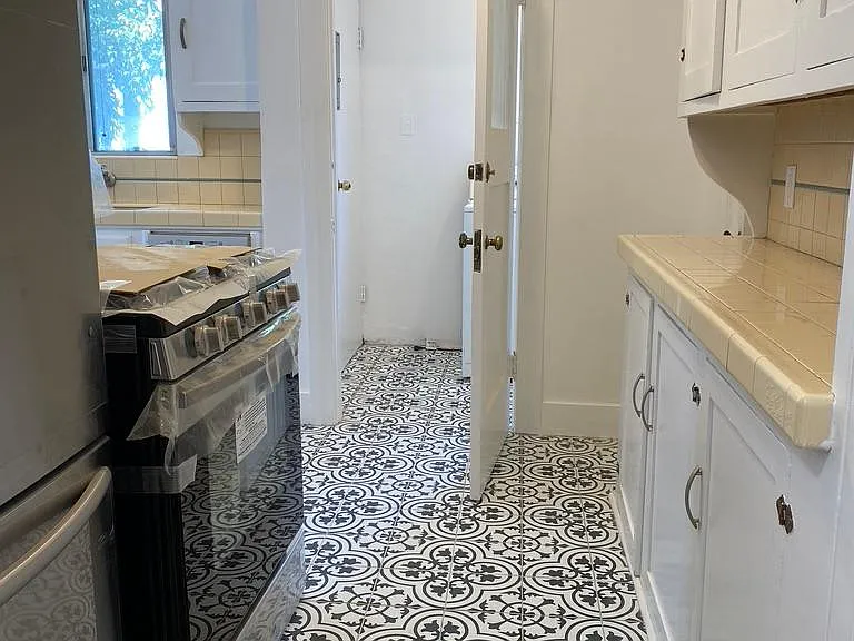 Kitchen and entry - utility room/back porch with washer/dryer hookups