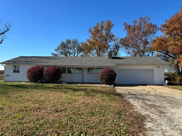 38338 Zeandale Rd, Wamego, KS 66547