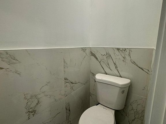 5th image of 56 Atlantic St Floor 1