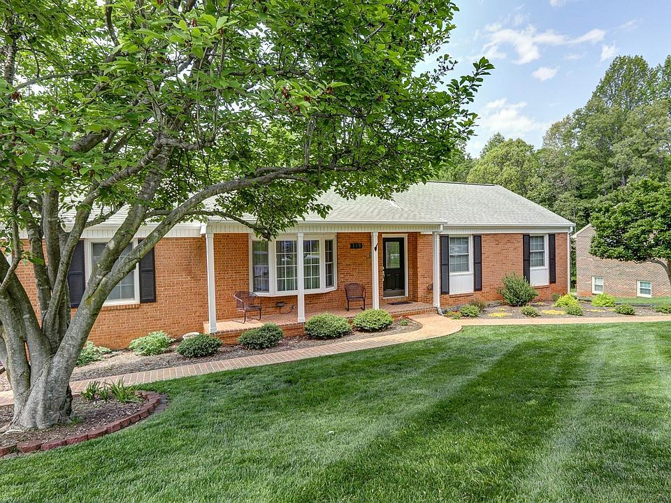 1st image of 119 Lake Forest Dr