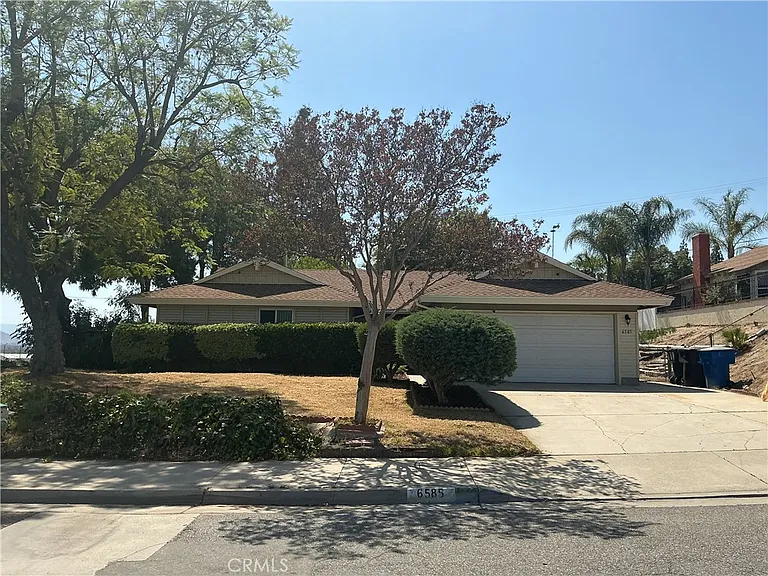6585 Shannon Rd — Photo 1