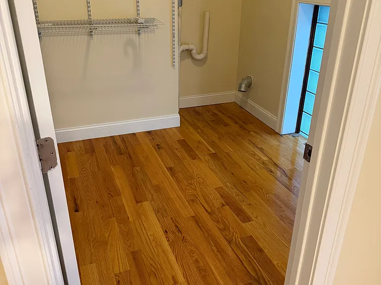116 Center St — Photo 8