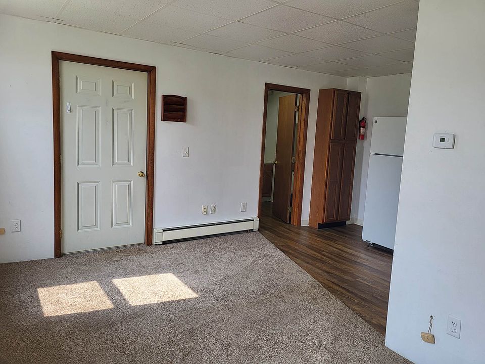 View to front door / Living Room