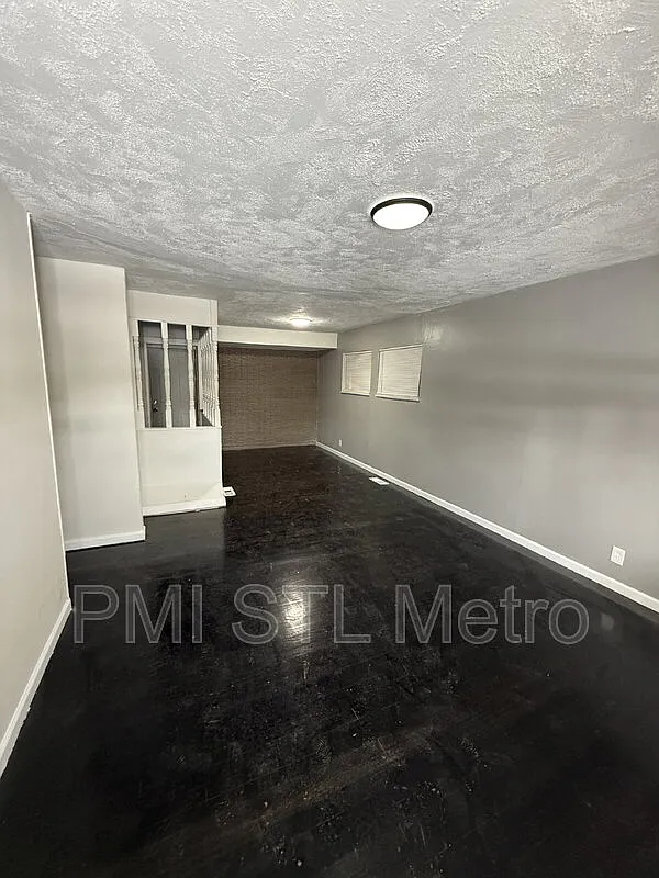 Building Photo - 10613 Spring Garden Dr