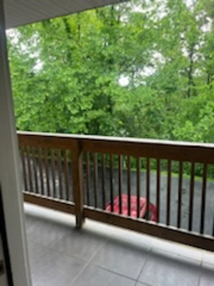 Convenient/quiet location, off street parking — Photo 3