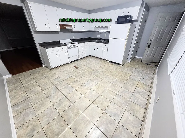 10737 Old Decatur Rd — Photo 2